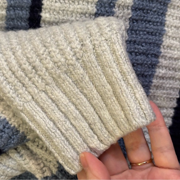 Heavy striped sweater - Old Navy - Picture 3 of 4